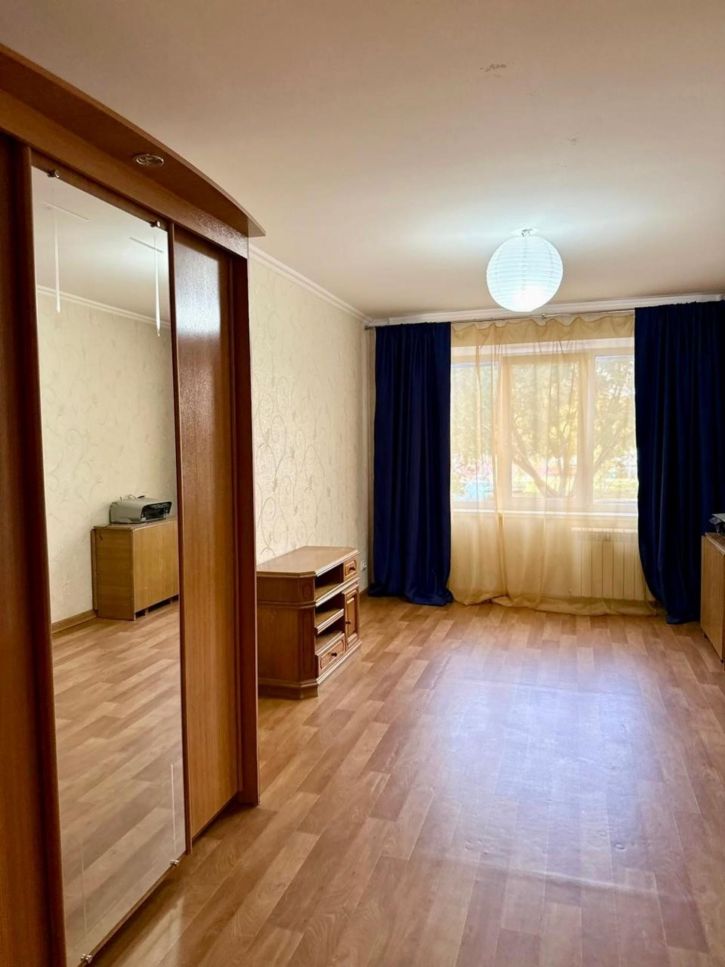 3-комн квартира 40 лет Победы улица, 6