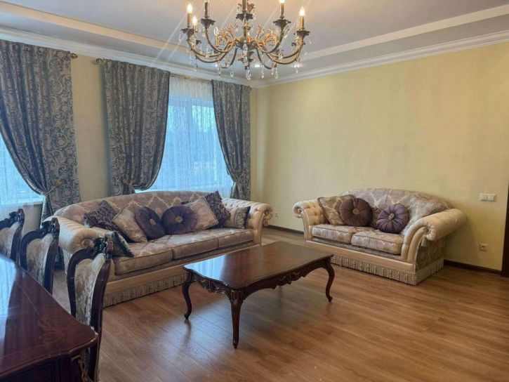 4-комн квартира Маршала Жукова улица, 16