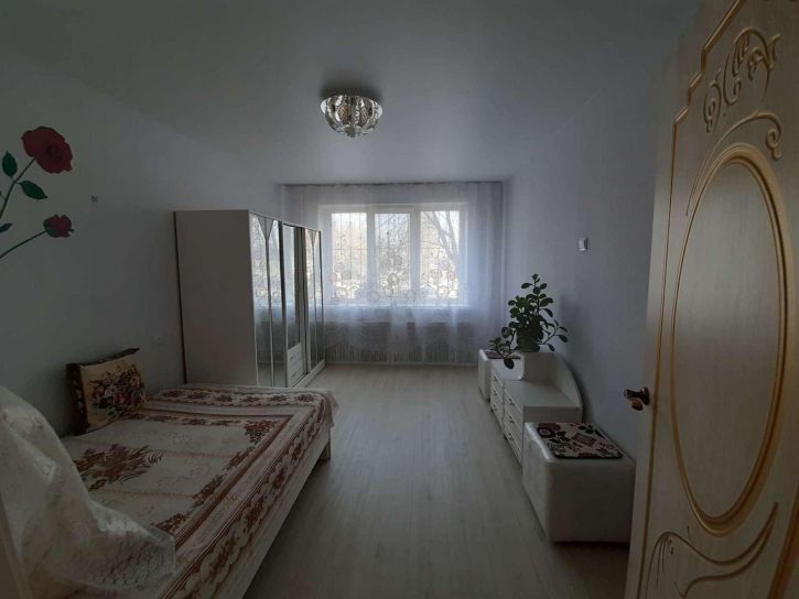 3-комн квартира 40 лет Победы улица, 104