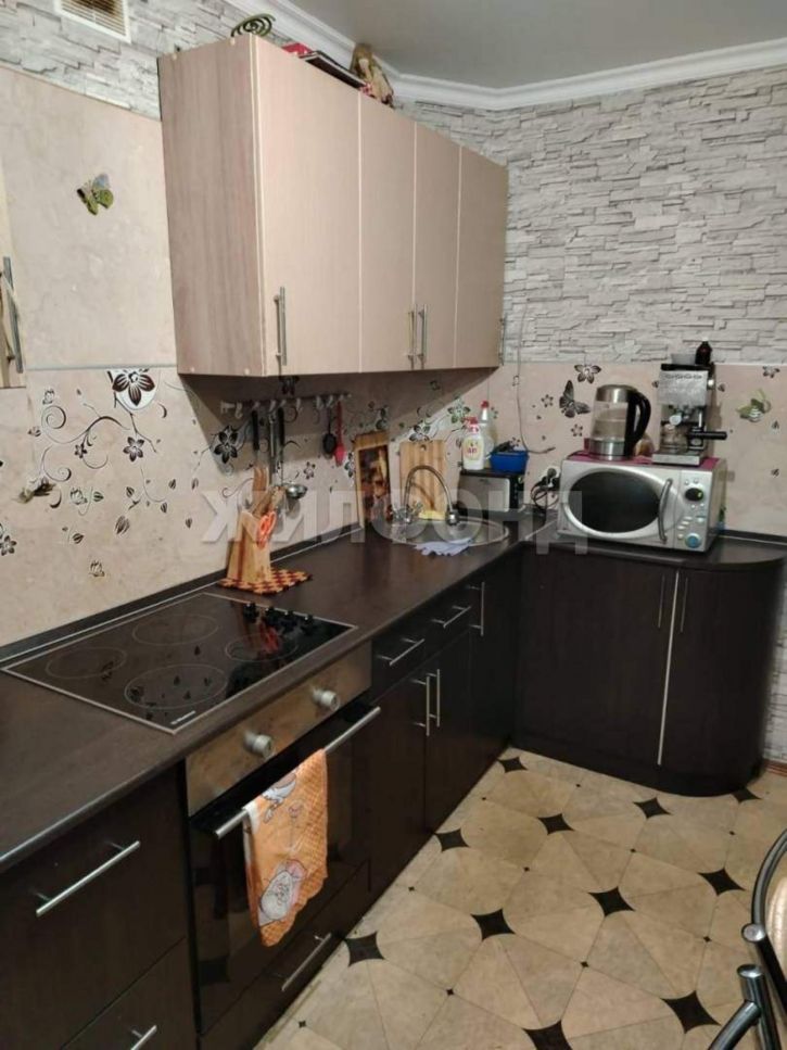 3-комн квартира Дзержинского улица, д.75