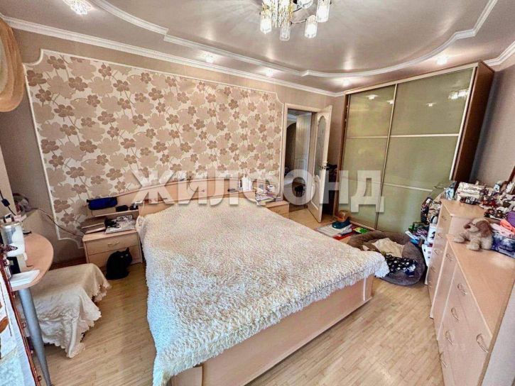 4-комн квартира Автостроителей улица, д.74