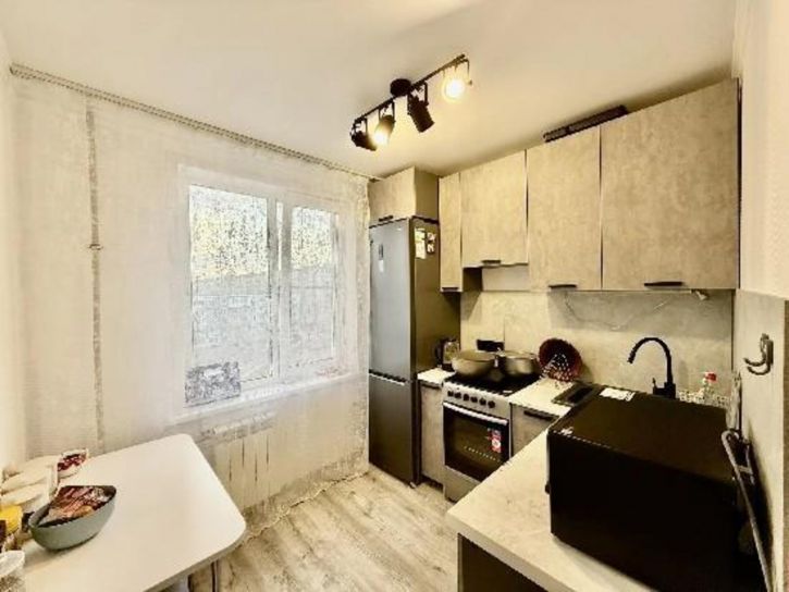 3-комн квартира Революционная, 18