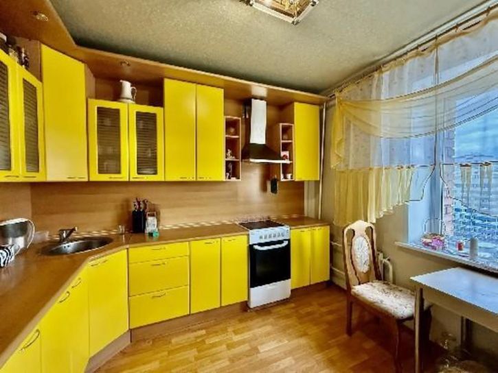 2-комн квартира 70 лет Октября, 46