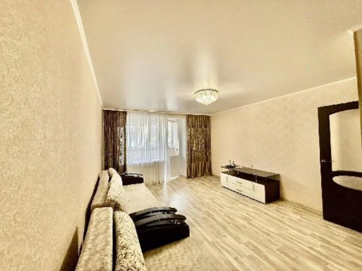 1-комн квартира Тополиная, 9
