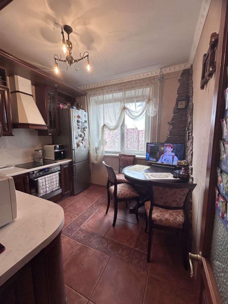 2-комн квартира Тополиная улица, 43