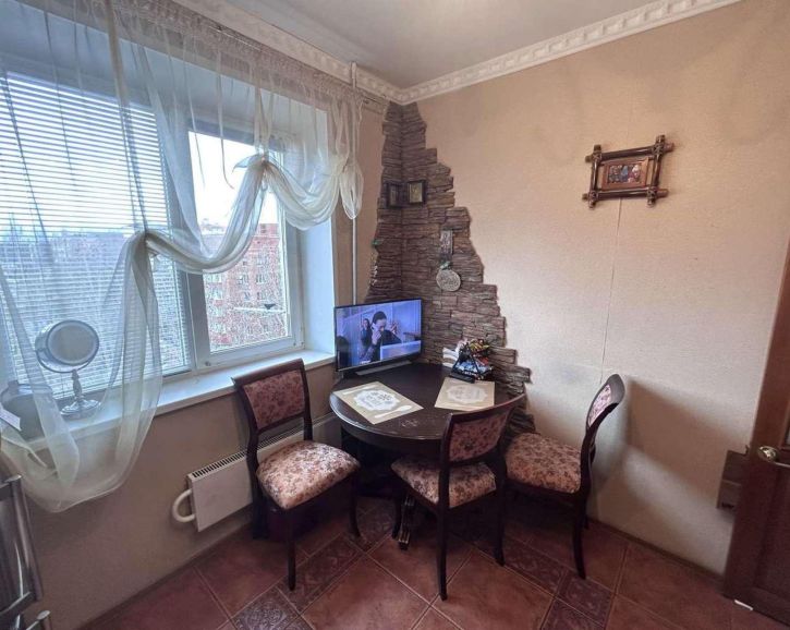 2-комн квартира Тополиная улица, 43