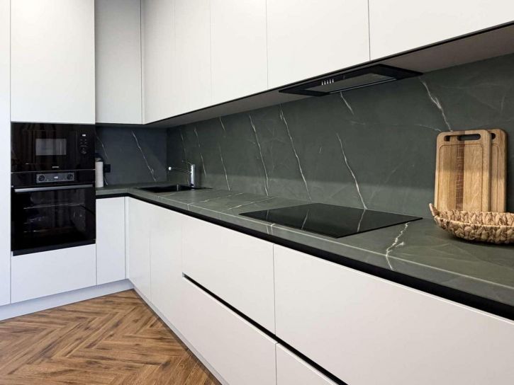 3-комн квартира Спортивная улица, 1М