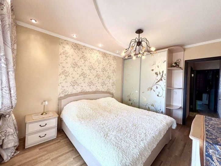 3-комн квартира Матросова улица, 18