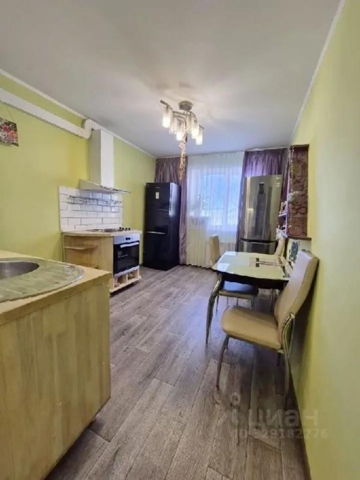3-комн квартира Калмыцкая, 33