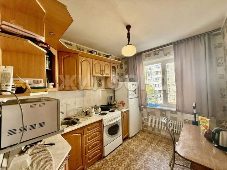 3-комн квартира Автостроителей улица, д.52