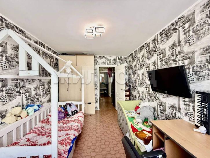 3-комн квартира Автостроителей улица, д.52