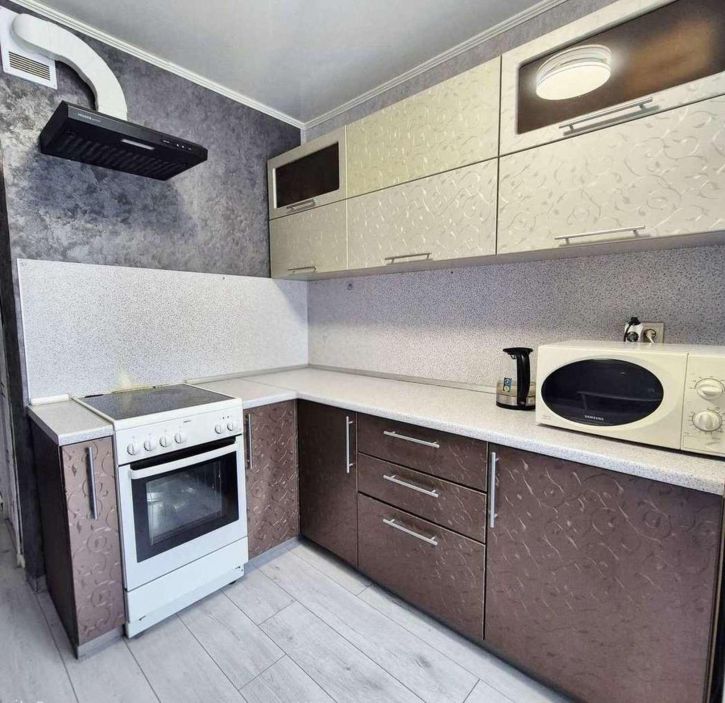 3-комн квартира Автостроителей улица, 9