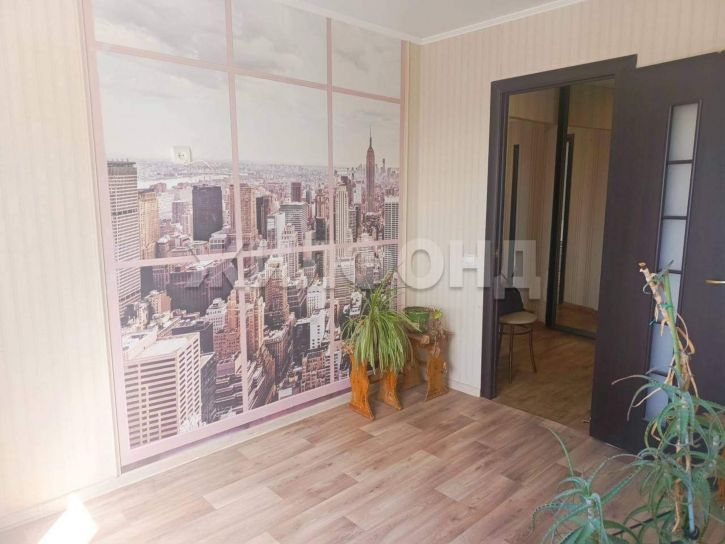 4-комн квартира Дзержинского улица, д.44