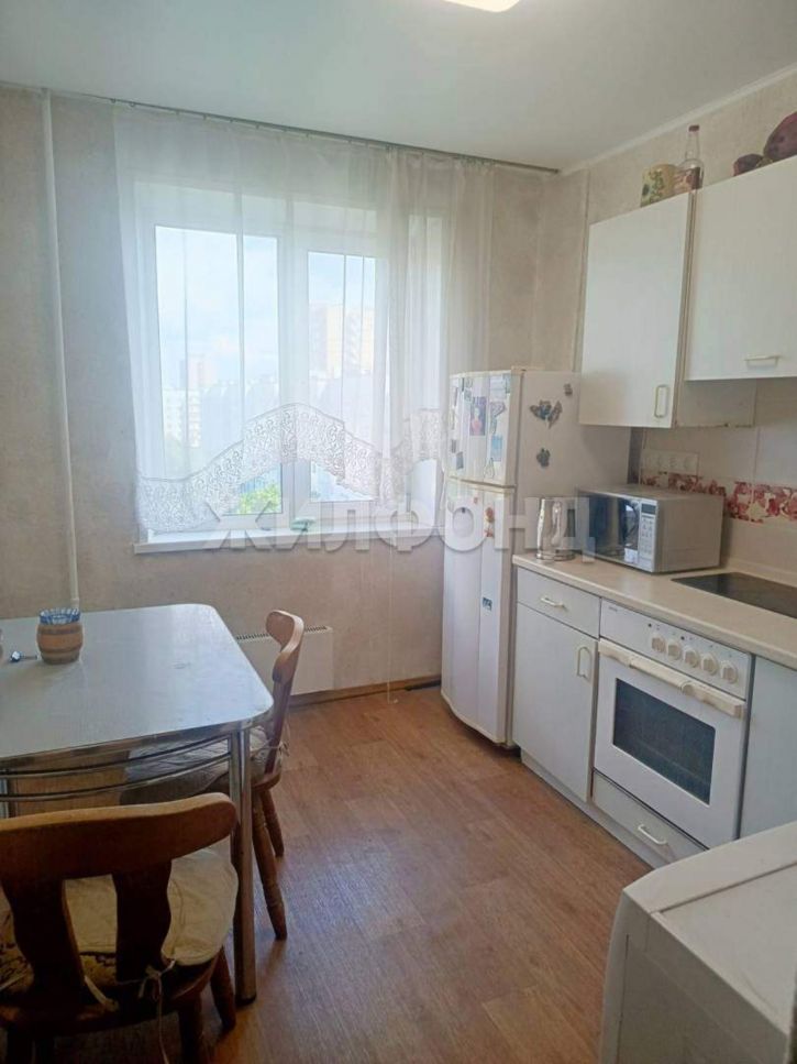 4-комн квартира Дзержинского улица, д.44
