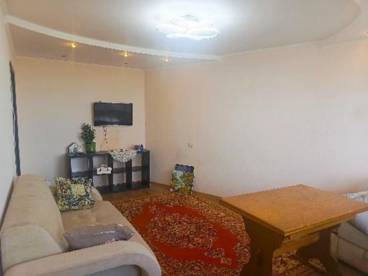 4-комн квартира Дзержинского, 44