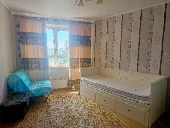4-комн квартира Дзержинского, 44