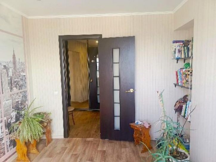 4-комн квартира Дзержинского, 44