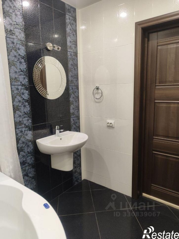 3-комн квартира б-р Космонавтов, 3Б,  д. 3Б