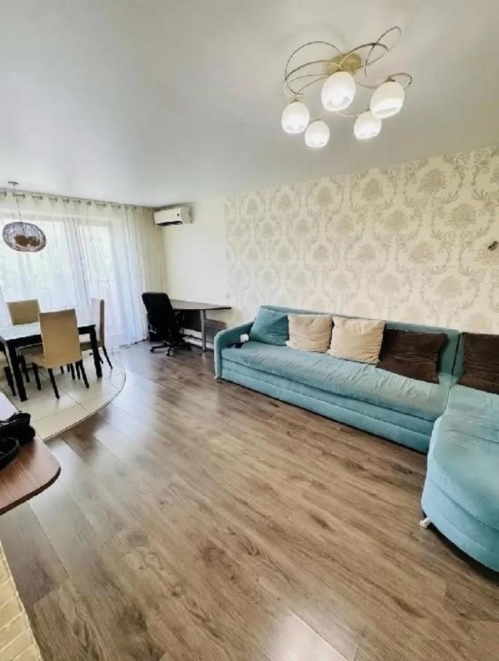 3-комн квартира Орджоникидзе б-р, 15