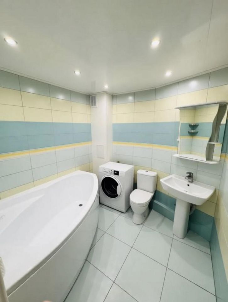 3-комн квартира Орджоникидзе б-р, 15