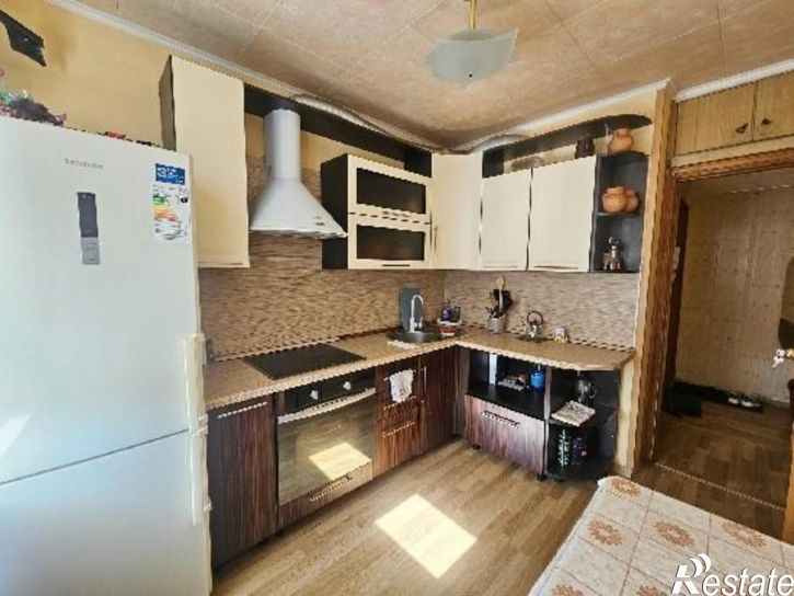 3-комн квартира Матросова, 12