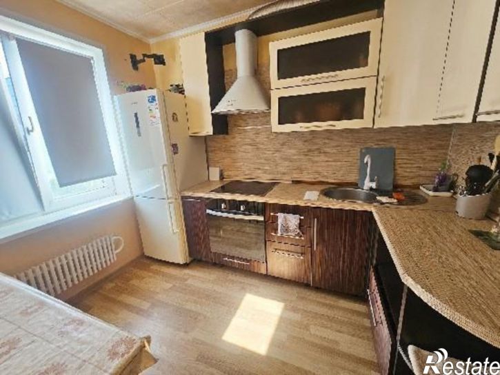 3-комн квартира Матросова, 12