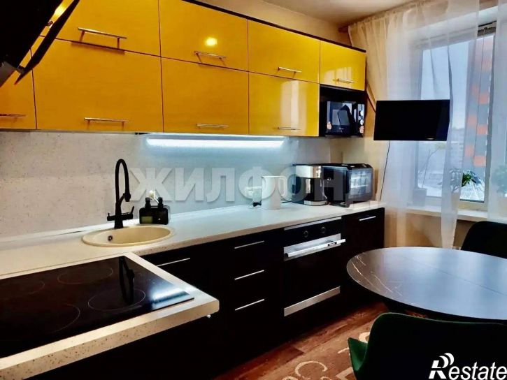 4-комн квартира Автостроителей улица, д.24