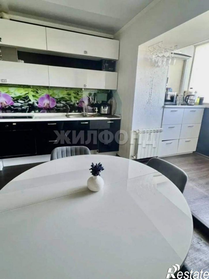3-комн квартира Полякова улица, д.24