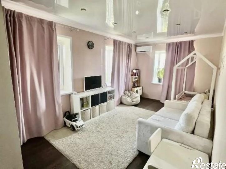 3-комн квартира Полякова, 24