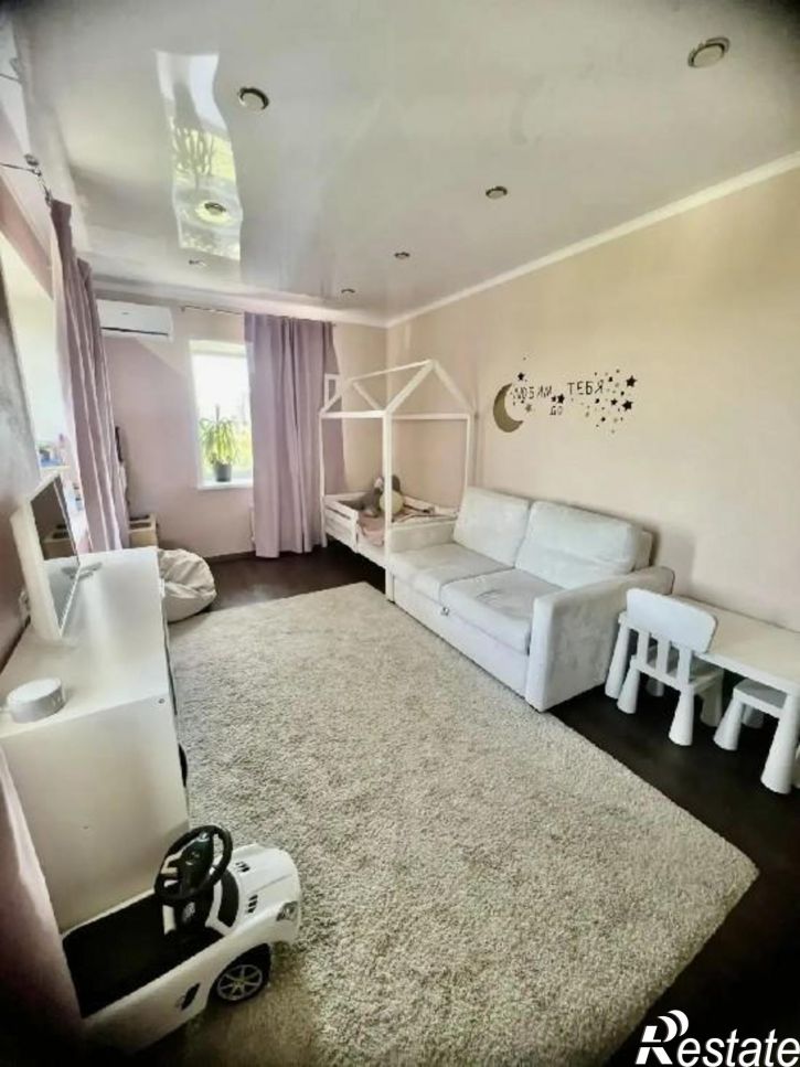 3-комн квартира Полякова, 24
