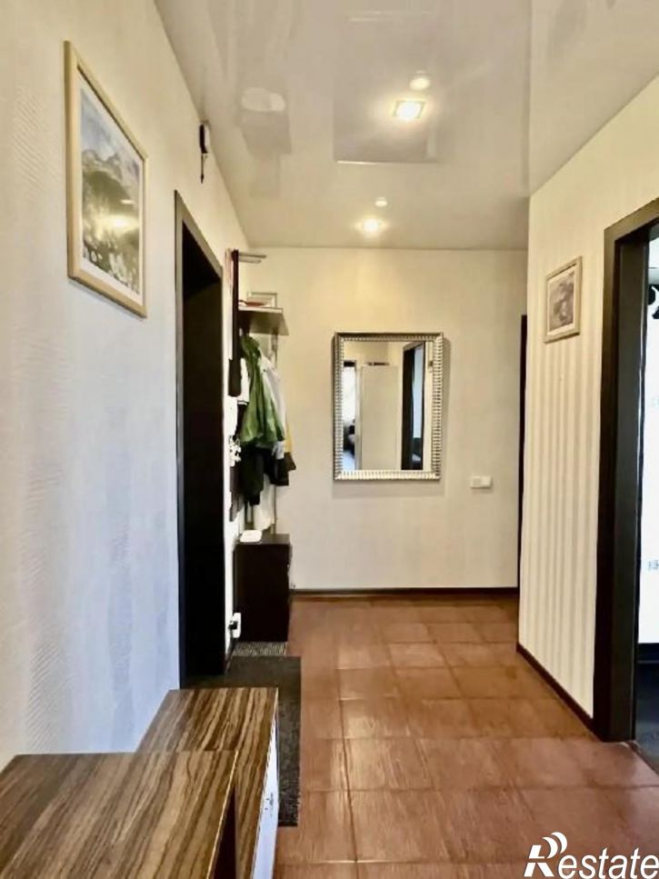 3-комн квартира Полякова, 24