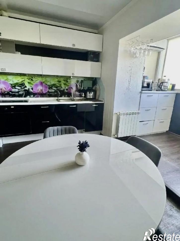 3-комн квартира Полякова, 24