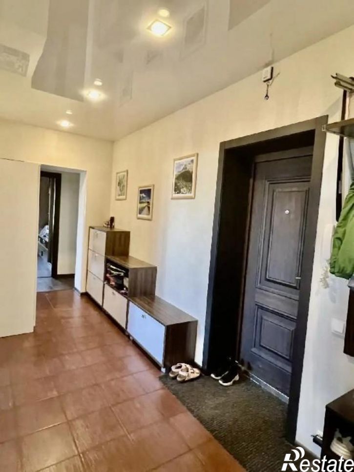 3-комн квартира Полякова, 24