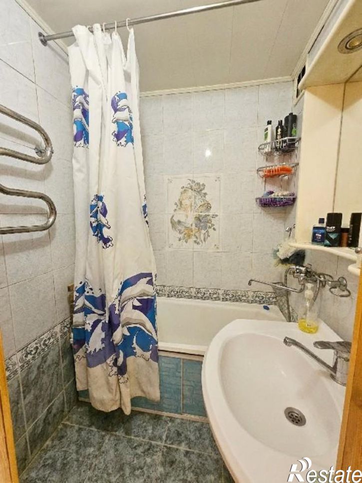 3-комн квартира Матросова, 12