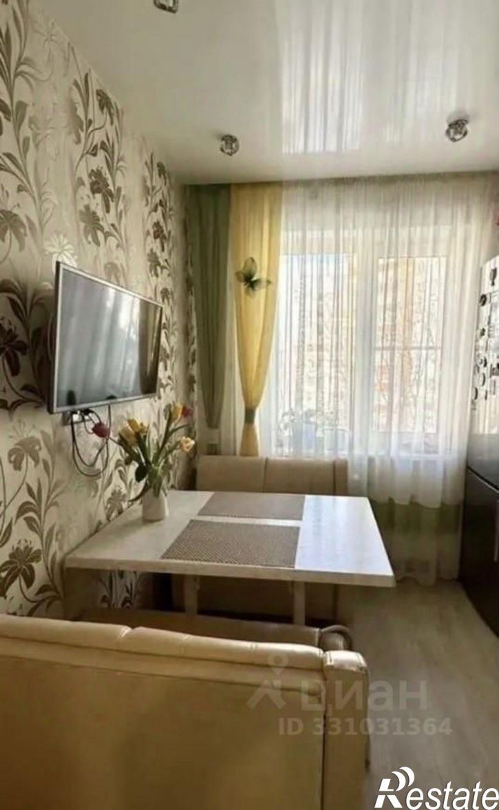 3-комн квартира ул Автостроителей, 90,  д. 90