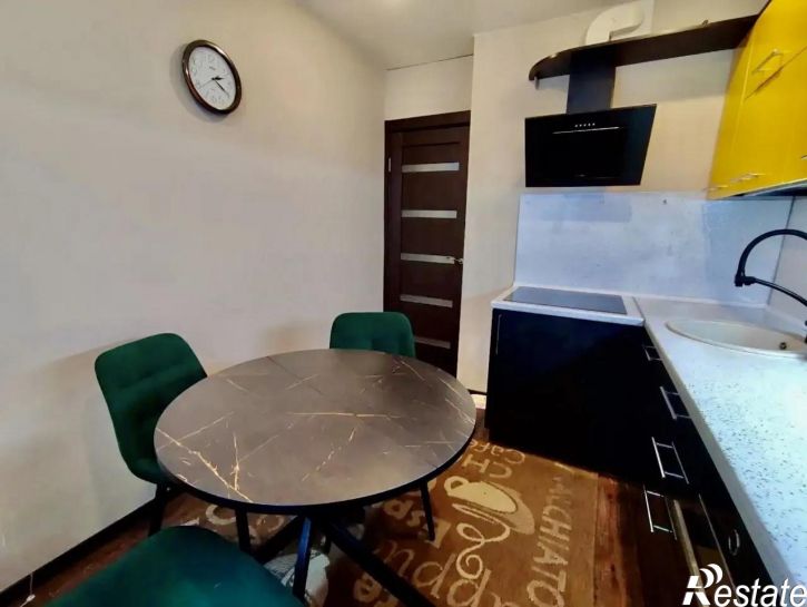 4-комн квартира Автостроителей улица, 24