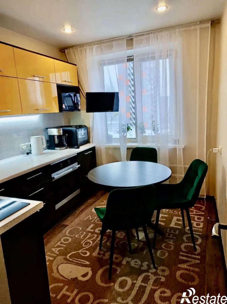 4-комн квартира Автостроителей улица, 24