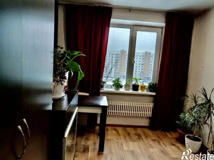 4-комн квартира Автостроителей улица, 24