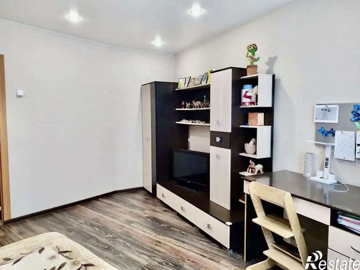 4-комн квартира Автостроителей улица, 24