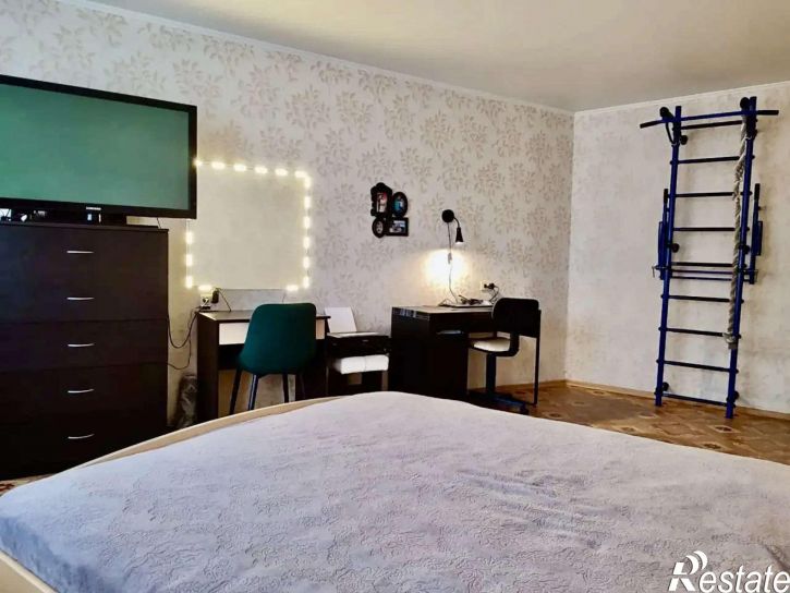 4-комн квартира Автостроителей улица, 24