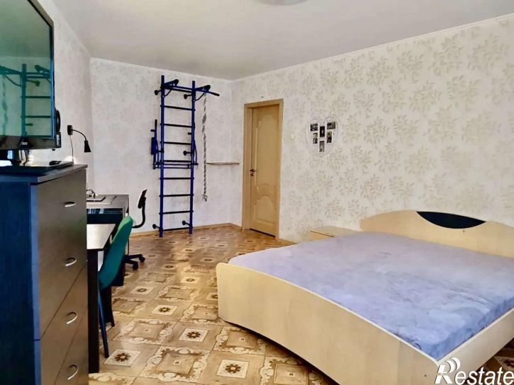 4-комн квартира Автостроителей улица, 24