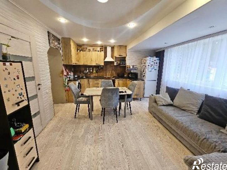 2-комн квартира Революционная, 50