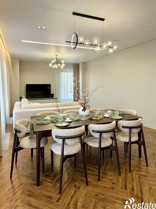 Продажа 3-комн квартиры Спортивная улица, 1М