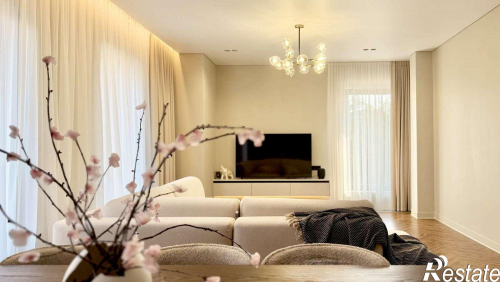 Продажа 3-комн квартиры Спортивная улица, 1М