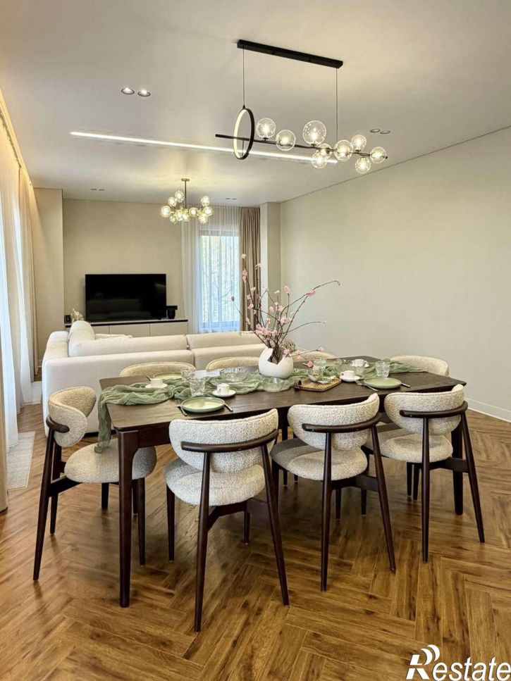 3-комн квартира Спортивная улица, 1М