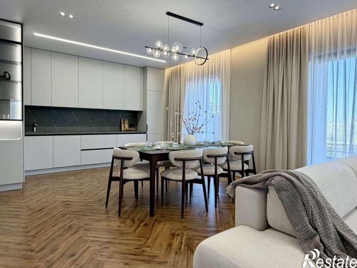 3-комн квартира Спортивная улица, 1М
