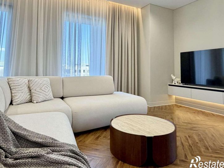 3-комн квартира Спортивная улица, 1М