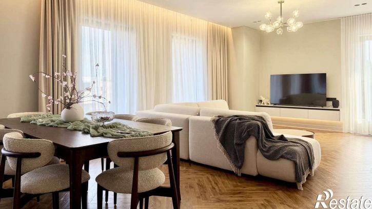3-комн квартира Спортивная улица, 1М