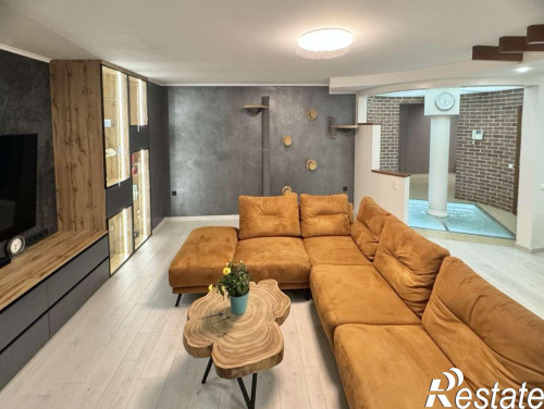 Продажа 4-комн квартиры Маршала Жукова улица, 16
