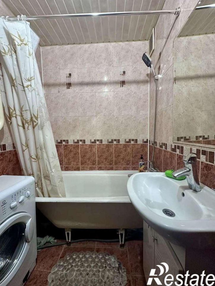 3-комн квартира Дзержинского улица, 31